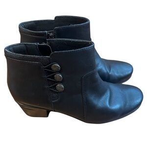 Clarks Women's Emslie Monet Comfort Ankle Boots Sz 9W New